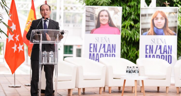 Carabante durante la inauguración de la jornada jurídica sobre el futuro del PEM