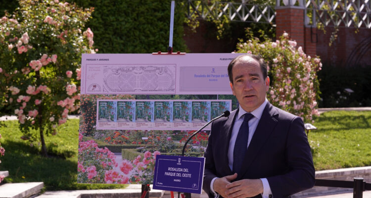 Carabante durante la presentación sello conmemorativo de la Rosaleda