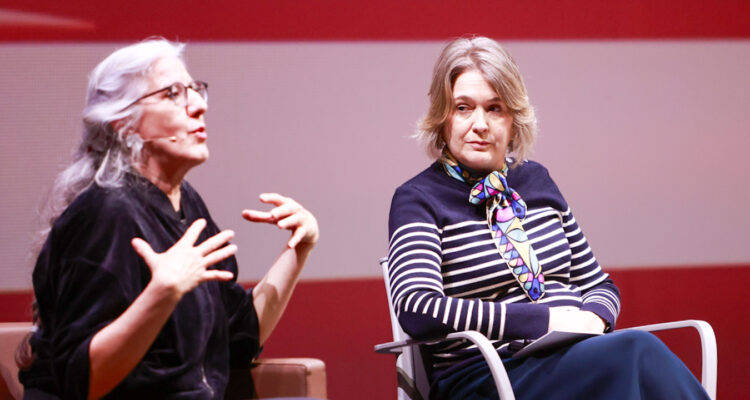 Marta Rivera de la Cruz, Delegada de Cultura, Turismo y Deporte del Ayuntamiento de Madrid, junto con María Pagés en la presentación del encuentro 'La danza, ¿el arte olvidado de la medicina?' Imagen de Roberto Capilla.