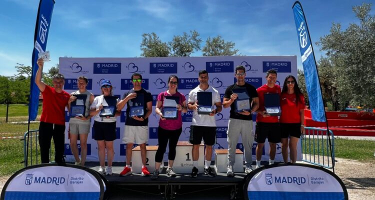 Todos los escolares han recibido medallas y los colegios, placas por su participación en la prueba
