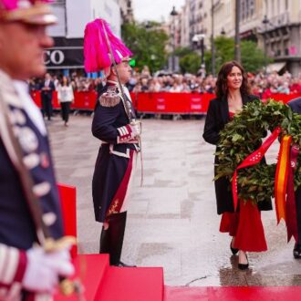 El alcalde de Madrid, José Luis Martínez Almeida, junto a la presidenta de la Comunidad de Madrid, Isabel Díaz Ayuso, en los actos institucionales del 2 de mayo