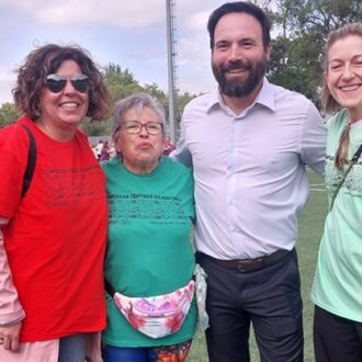 Niño asiste a las Olimpiadas de Mayores de Puente de Vallecas 1