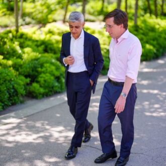 El alcalde de Madrid, José Luis Martínez-Almeida y el de Londres, Sadiq Khan