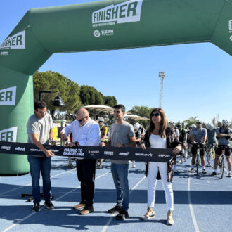 El concejal de Vicálvaro, Ángel Ramos, ha dado esta mañana la salida carrera ultraciclista Madrid to Barcelona