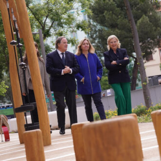 Inma Sanz, Paloma García Romero y Jaime González visitan el bulevar Reina Victoria