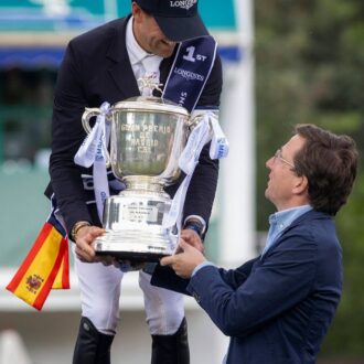 Almeida en la entrega del trofeo Longines Global Champions Tour Gran Premio de Madrid