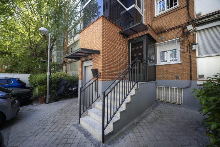 Edificio del distrito de Hortaleza incluido en el Plan Rehabilita Madrid (archivo)