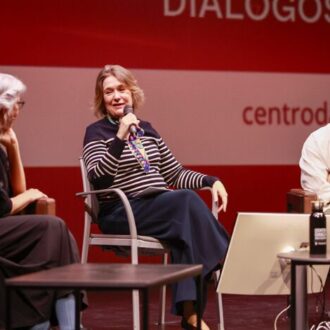 Marta Rivera de la Cruz, Delegada de Cultura, Turismo y Deporte del Ayuntamiento de Madrid, junto con María Pagés y Arnaud Mahouy en la presentación del encuentro 'La danza, ¿el arte olvidado de la medicina?'