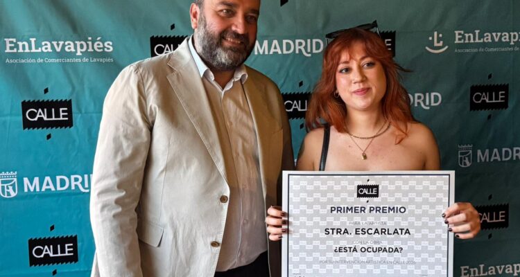 Carlos Segura y la ganadora del XIII Festival Arte Urbano CALLE 2026