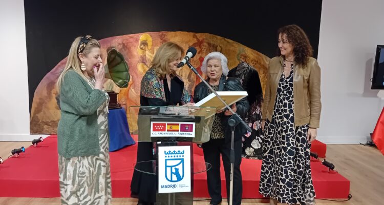 Navarro en la exhibición ‘El Madrid de Olga Ramos’ en el Centro Dotacional Integrado Ángel del Río