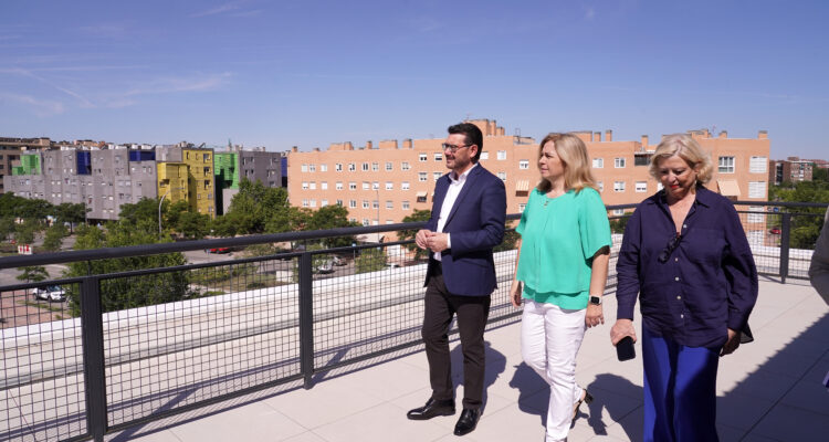 González Pereira, Sanz y García Romero durante la visita