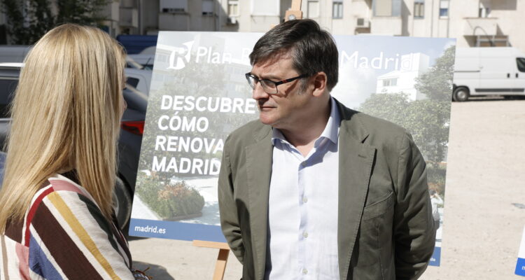 González en momento de la presentación