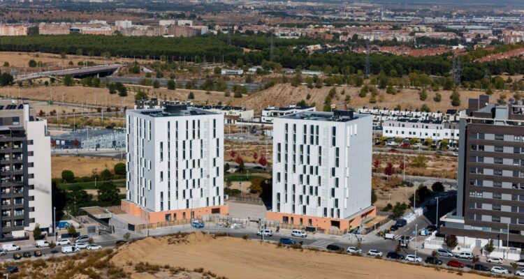 Imagen a vista de dron de la promoción de viviendas de alquiler asequible Cañaveral 8