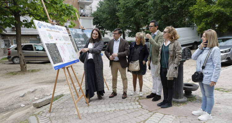 Momento de la presentación del Plan Regenera para el barrio de Oroquieta