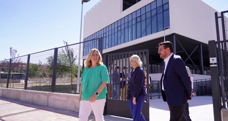 Sanz, García Romero y González Pereira durante la visita