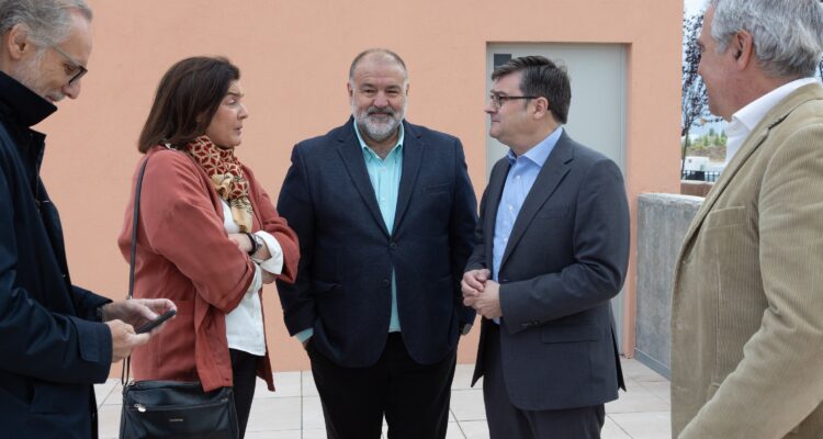 Momento de la visita a la promoción de viviendas alquiler asequible Cañaveral 8
