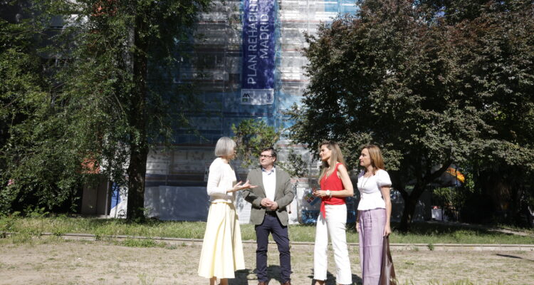 Momento de la visita al Poblado Dirigido de Orcasitas