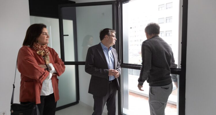 Momento visita a vivienda alquiler asequible Cañaveral 8