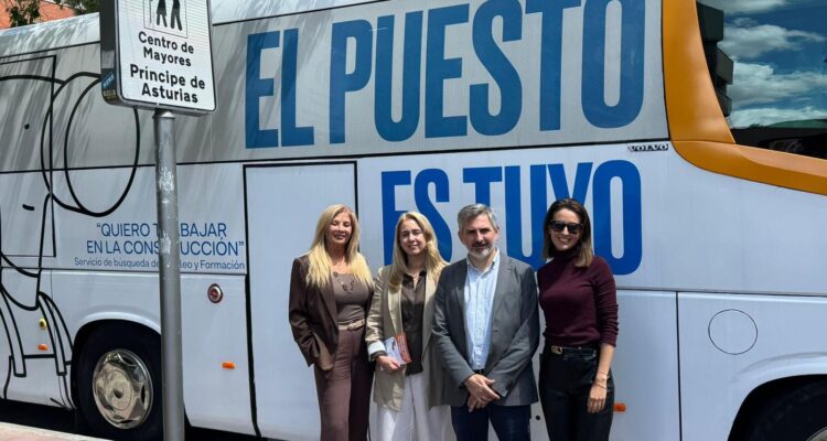 Nadia Álvarez, ha visitado el Bus del Empleo en Ciudad Lineal