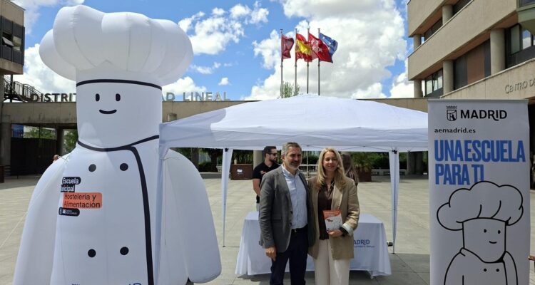 Nadia Álvarez, ha visitado el Bus del Empleo en Ciudad Lineal