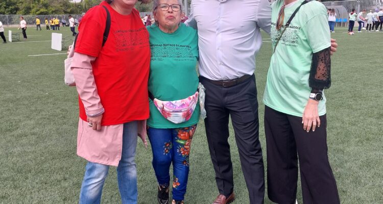 Niño asiste a las Olimpiadas de Mayores de Puente de Vallecas 1