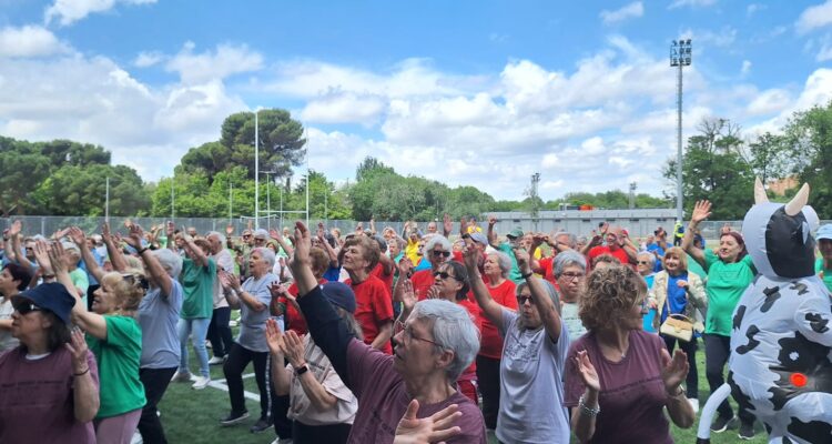 Niño asiste a las Olimpiadas de Mayores de Puente de Vallecas 1