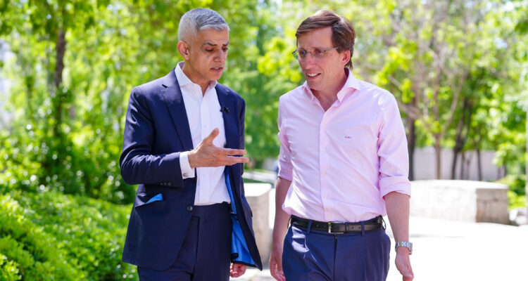 El alcalde de Madrid, José Luis Martínez-Almeida y el de Londres, Sadiq Khan