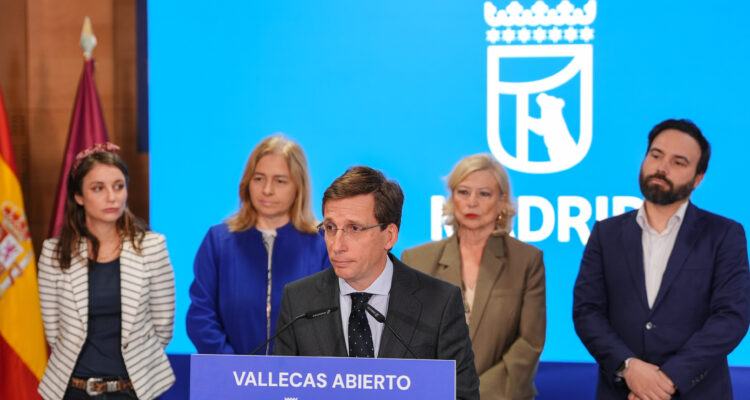Almeida presenta el proyecto de transformación del entorno del Puente de Vallecas