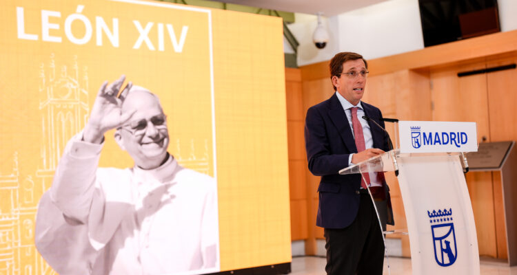 Almeida presenta la imagen de la ciudad de Madrid durante la visita del papa León XIV