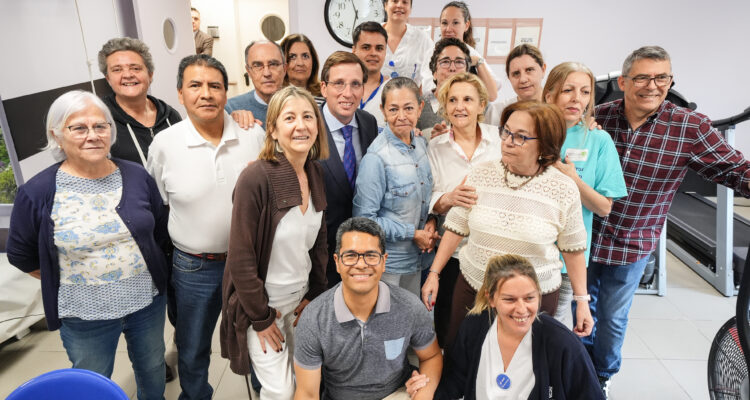 El alcalde de Madrid, José Luis Martínez-Almeida, visita el Centro Municipal de Atención Integral Neurocognitiva Doctor Salgado Alba