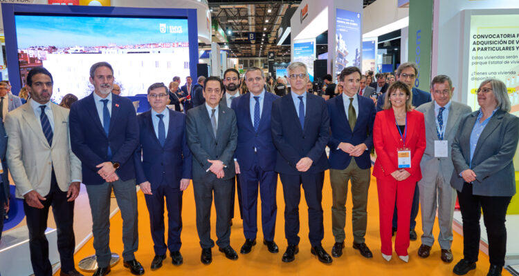 Participantes en la inauguración de SIMA 2026