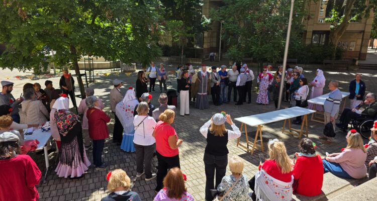 Almudena Maíllo, ha participado en la jornada, organizada por los centros municipales de mayores