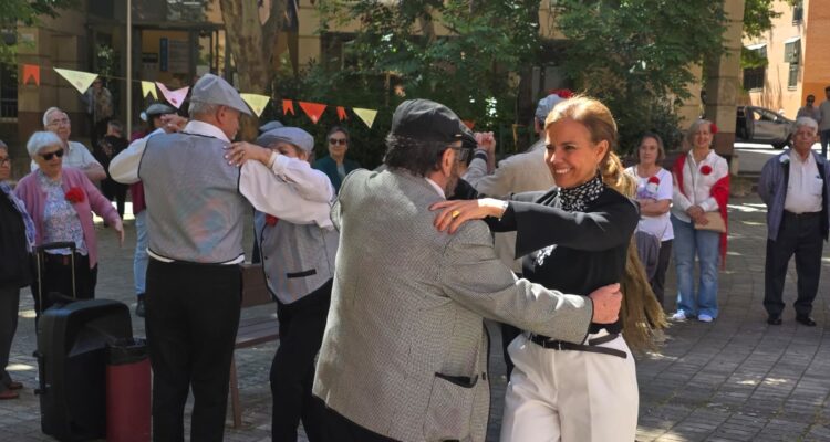 Almudena Maíllo, ha participado en la jornada, organizada por los centros municipales de mayores