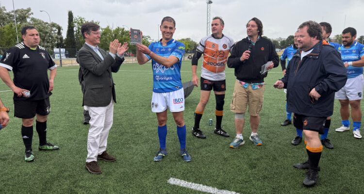 Martínez Páramo en la entrega de trofeos del VI Torneo Solidario de Rugby de Veteranos