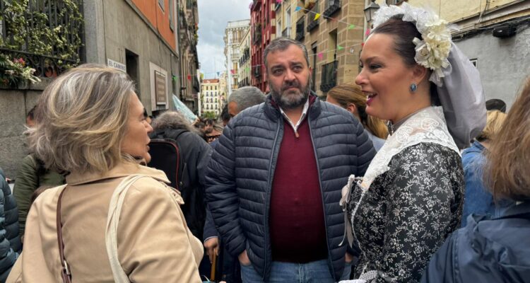 Marta Rivera de la Cruz y Carlos Segura en las Fiestas de las Mayas