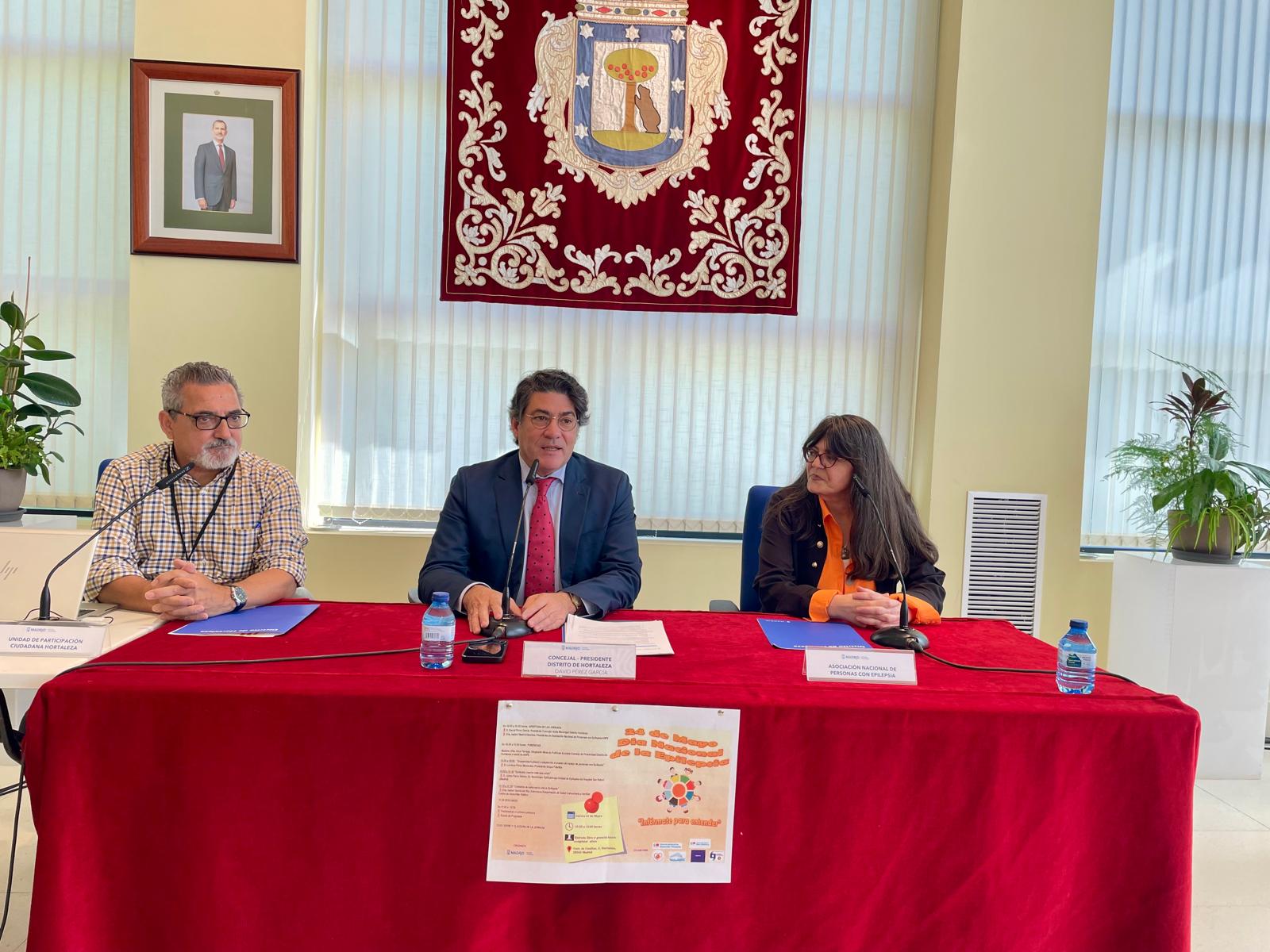 Pérez inaugura la jornada sobre epilepsia ‘Infórmate para entender’