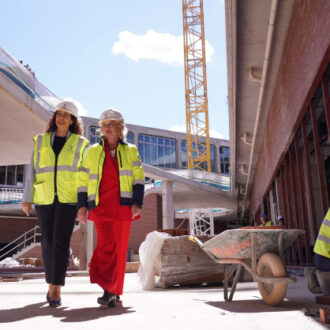García Romero y Navarro visitan las obras del nuevo complejo municipal de Legazpi