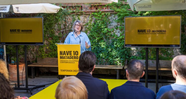 La delegada de Cultura, Turismo y Deporte, Marta Rivera de la Cruz, presenta la programación de la temporada 2026-27 de Nave 10 Matadero