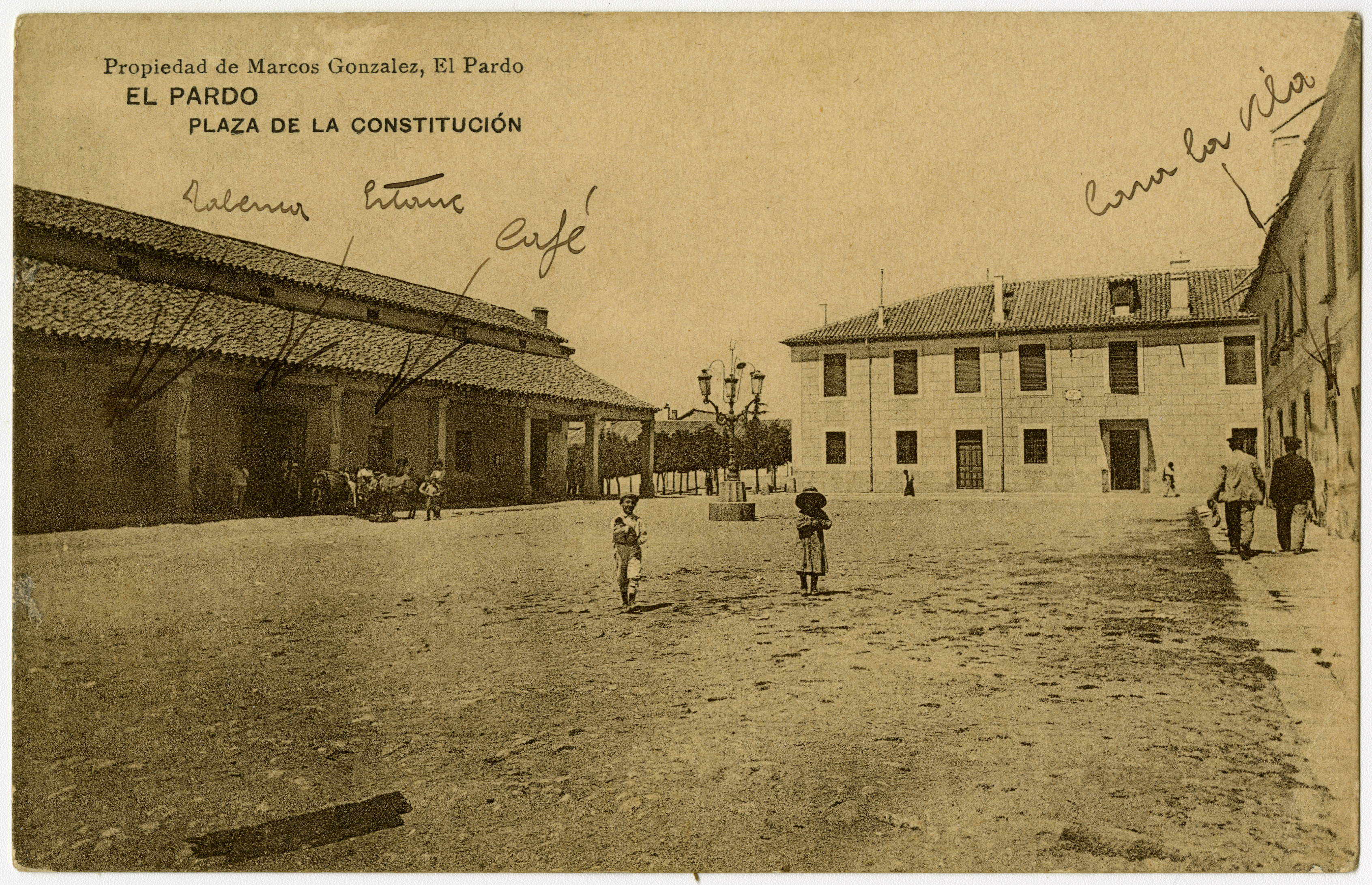 Imagen antigua de la plaza de la Constitución, en El Pardo