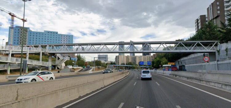 Pasarela peatonal de acceso al Hospital Ramón y Cajal