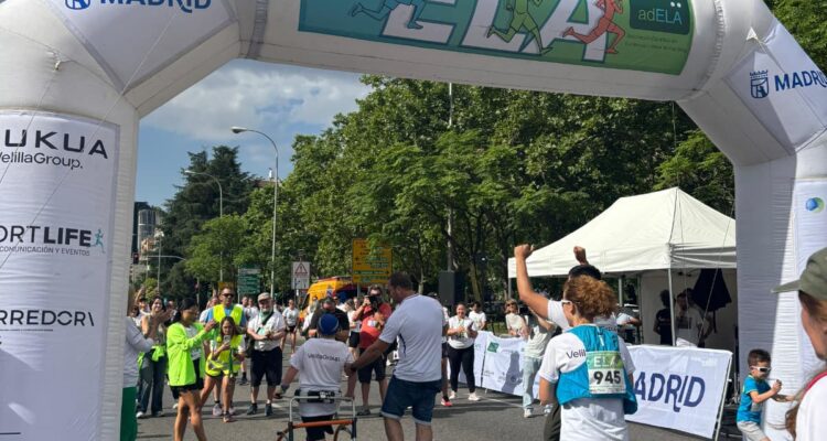 Línea de meta de la Carrera Madrid con la ELA