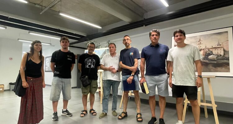 El concejal Jaime González Taboada con los ganadores del Certamen de Pintura Rápida de Primavera