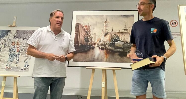 El concejal Jaime González Taboada en la entrega de premios del Certamen de Pintura Rápida de Primavera