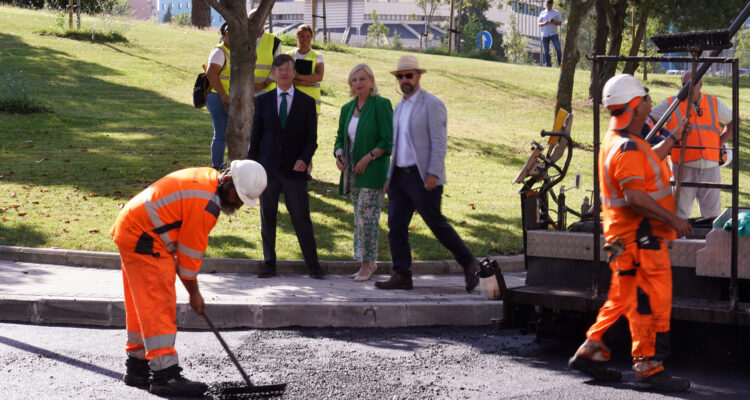 La delegada de Obras y Equipamientos, Paloma García Romero, presenta la Operación Asfalto 2026