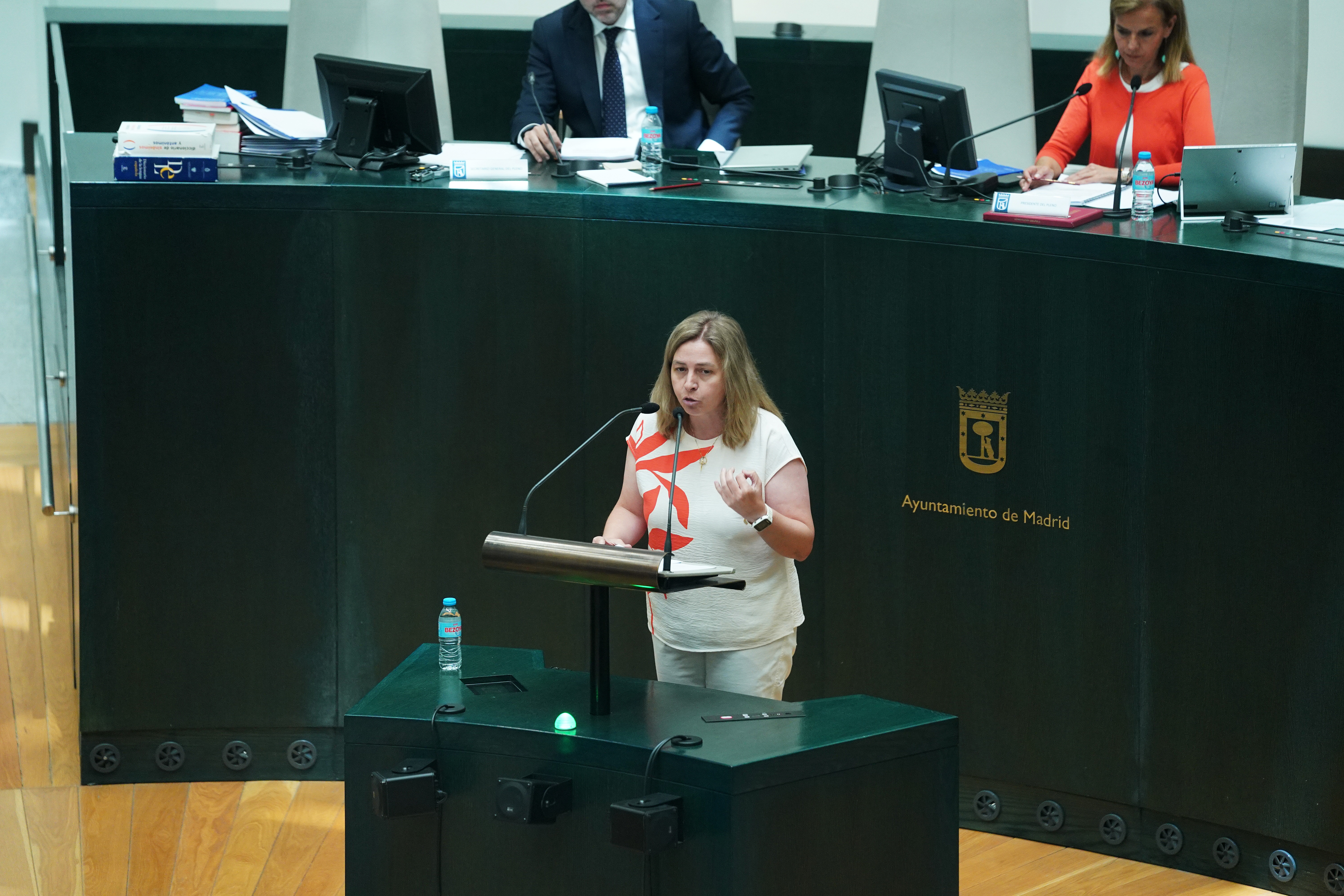 Inma Sanz durante su intervención en el Pleno del Ayuntamiento de Madrid