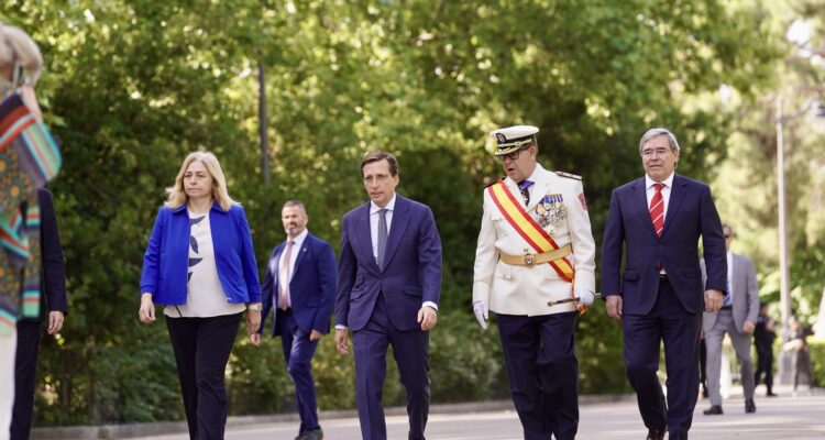 Almeida y Sanz a su llegada al acto festividad de San Juan