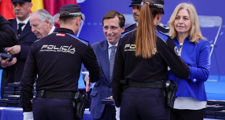 Almeida y Sanz durante la entrega de galardones