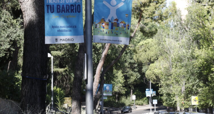 Banderolas Plan Transforma tu Barrio edición 2025 (imagen archivo)