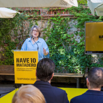 La delegada de Cultura, Turismo y Deporte, Marta Rivera de la Cruz, presenta la programación de la temporada 2026-27 de Nave 10 Matadero