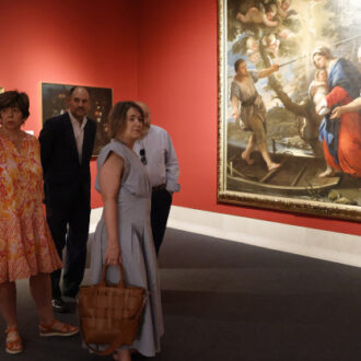 La delegada de Cultura, Turismo y Deporte, Marta Rivera de la Cruz, visita la exposición ‘Goya y las escuelas flamenca e italiana. Un siglo de filantropía de Carlota de Santamarca y Antonia González’